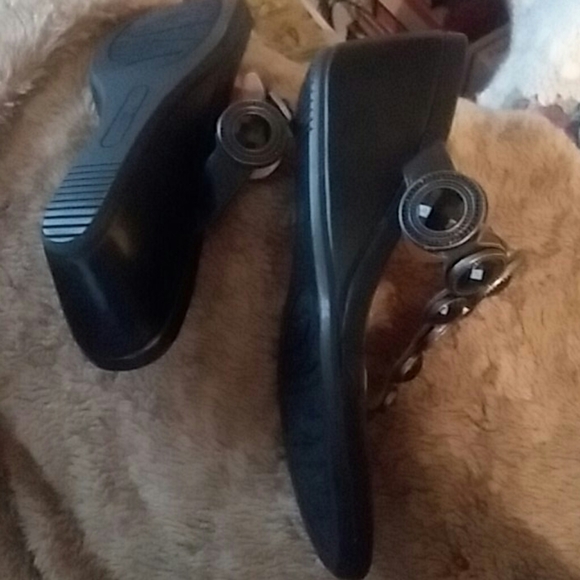 New Directions Wedges - Picture 4 of 4